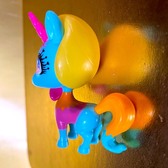 CUTE UNIQUE UNI-VERSE SURPRISE UNICORN SERIES 1 COLLECTIBLE GLAMMIN CAMERYN - Picture 2 of 8